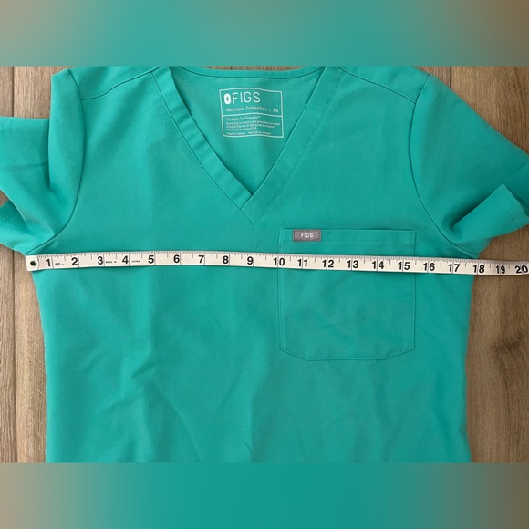FIGS Catarina One Pocket Scrub Top EUC - Picture 6 of 9